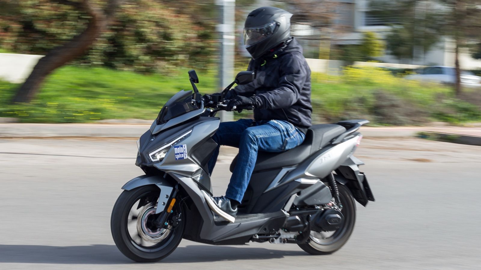 Η λειτουργία του είναι πολιτισμένη, αλλά διατηρεί τη «ζωντανή» και σπιρτόζα αίσθηση του JET14 που γνωρίζουμε. Στις μετρήσεις, το EVO χρειάζεται 5,0 δε